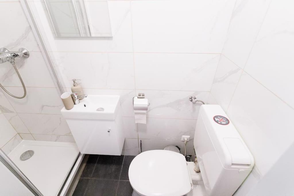 Urban Capsule Apartment - Near Mariahilfer Strasse ウィーン エクステリア 写真